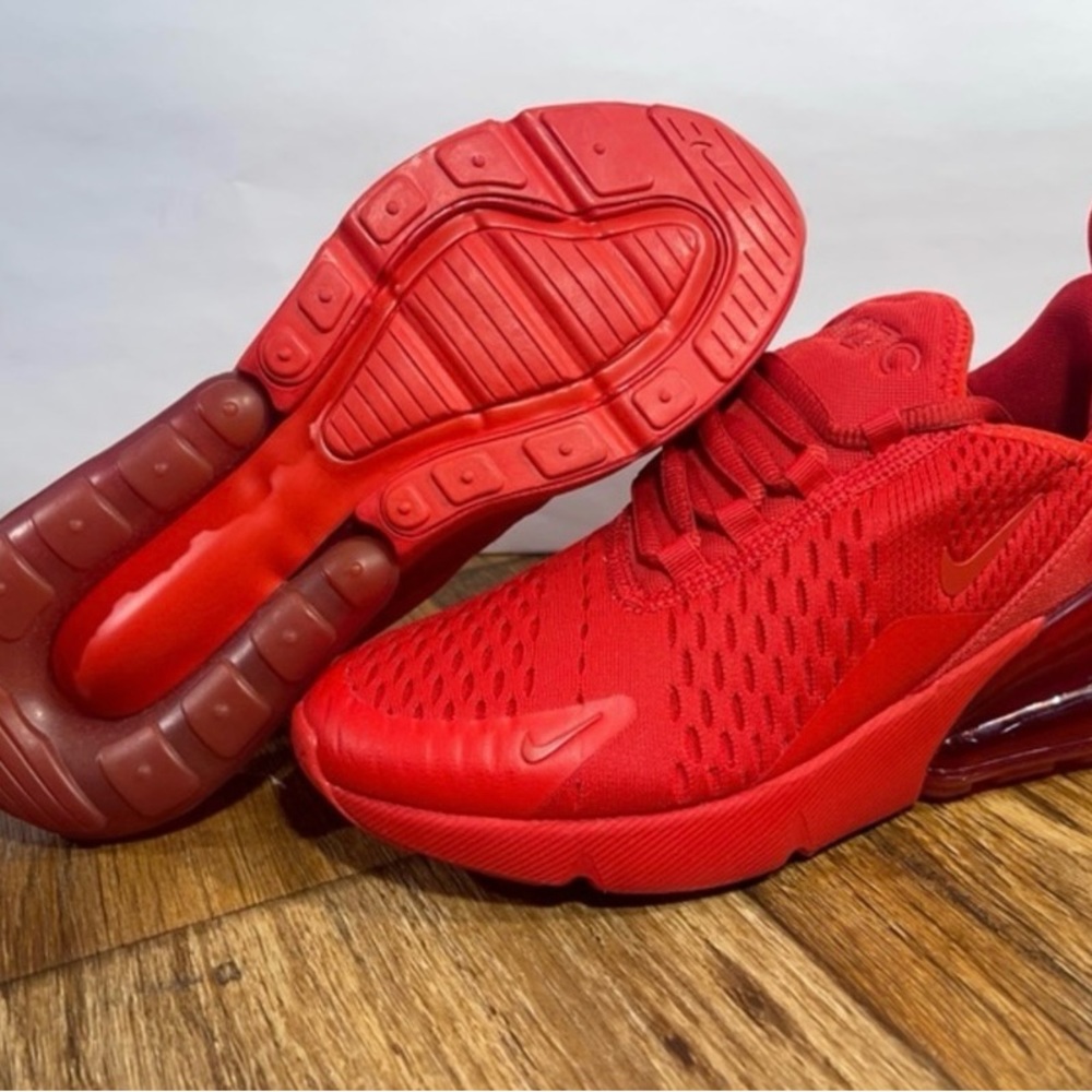 NIKE AIR MAX 270